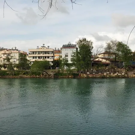 Hotel River 3*